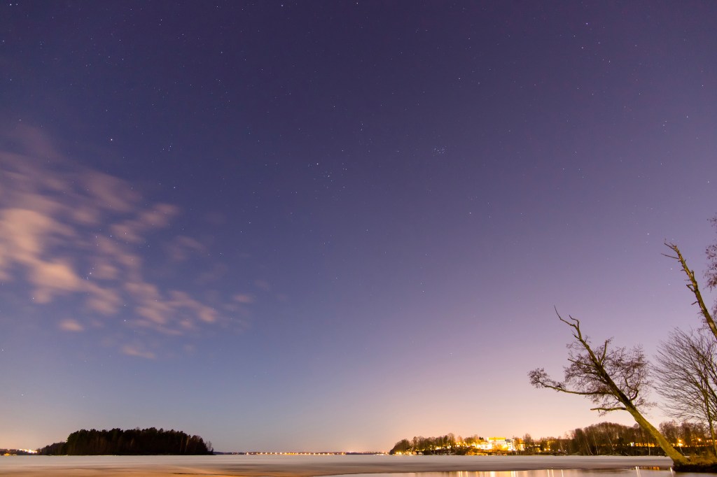 Stars and clouds over Lake Pyhäjärvi after sunset